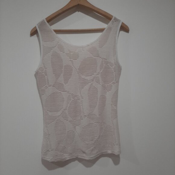 FREE WITH PURCHASE Boho minimalist sheer knit sleeveless texture top - Picture 2 of 13
